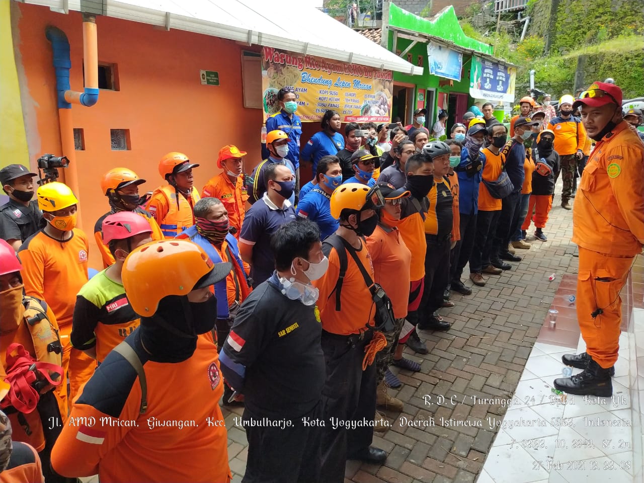 Tim SAR  dan TRC BPBD dalam Kegiatan Pencarian Korban Hilang Tenggelam di Kali Gajah Wong