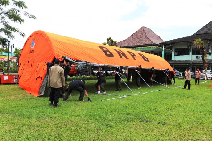 Pendirian tenda